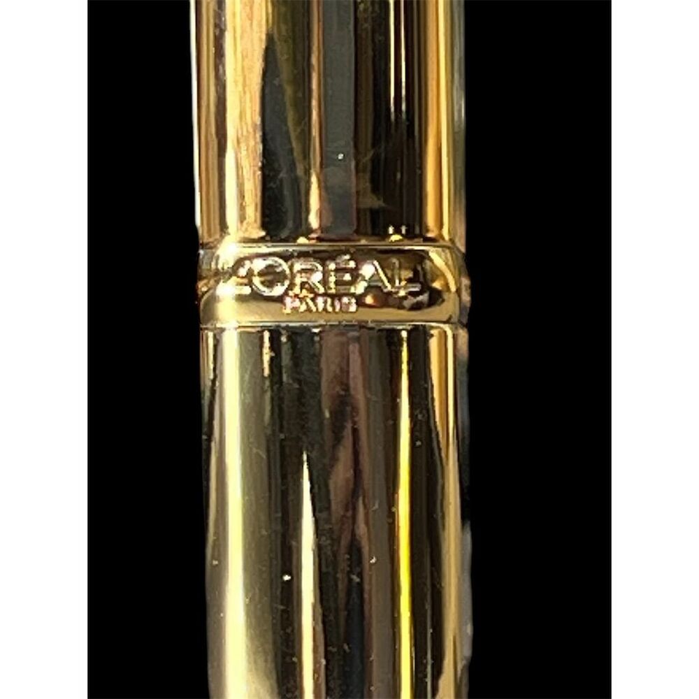 L'Oreal Paris Colour Riche Lipstick Successful Red 187 Satin Finish - Picture 8 of 15